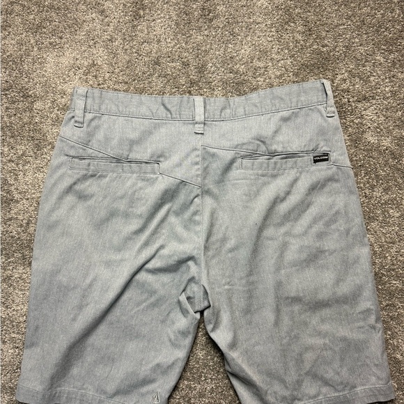 Men’s Gray Volcom Short (W33) - Picture 5 of 8